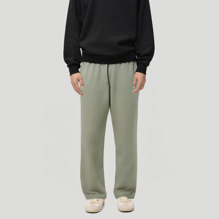 Green straight-leg men's fleece-lined trousers