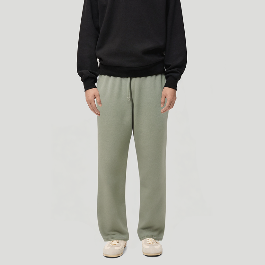 Green straight-leg men's fleece-lined trousers