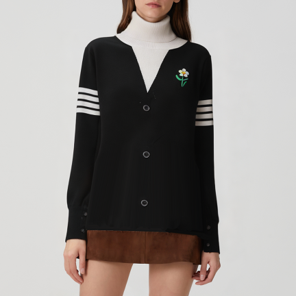 Color-blocked knit turtleneck sweater for women